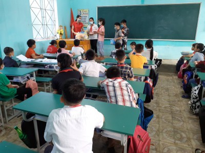 Trường THCS Đồng Yên chung tay đẩy lùi dịch bệnh Covid-19